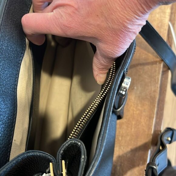 Chloe Aby Medium Leather Shoulder Bag - Picture 12 of 16